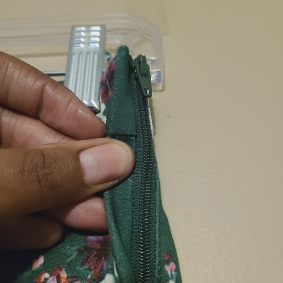 H&M | Women's Green Floral Pull-on Style Straight Ankle Pants (Size 8) - Picture 7 of 15